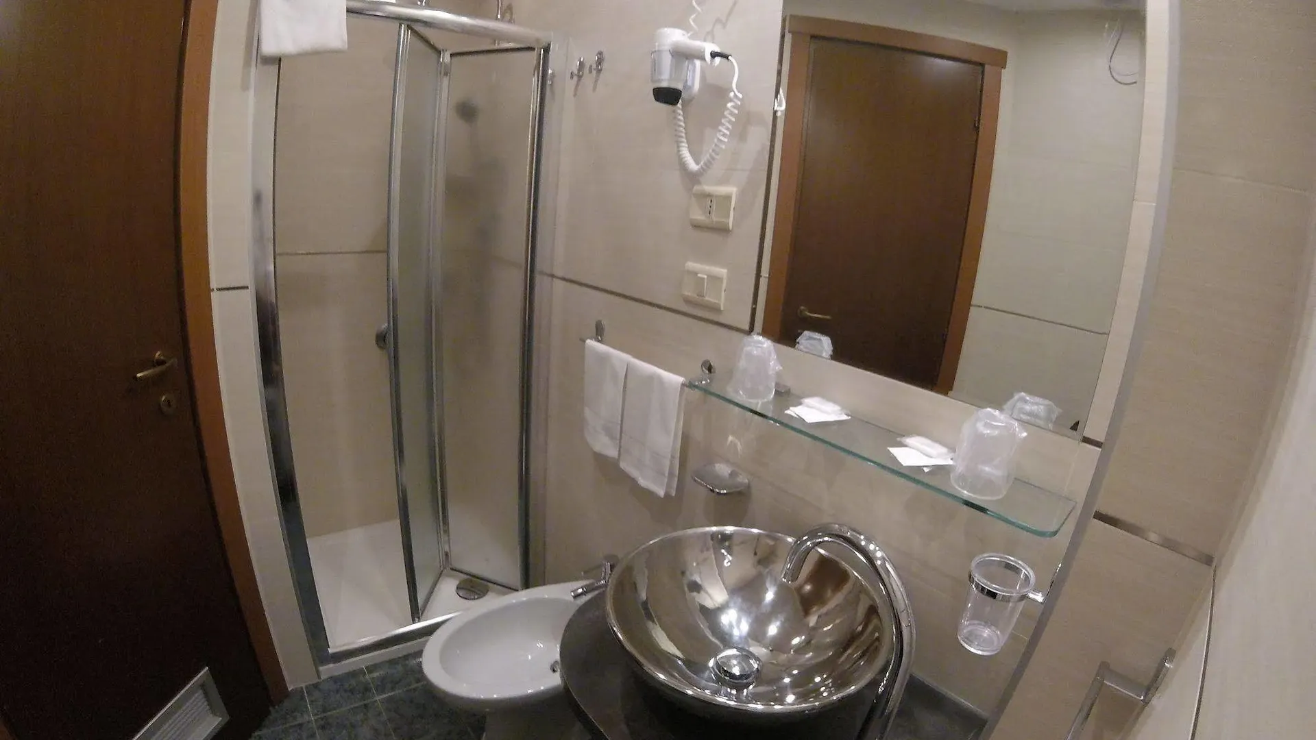 Hotel Perugino Milano 3*,  İtalya